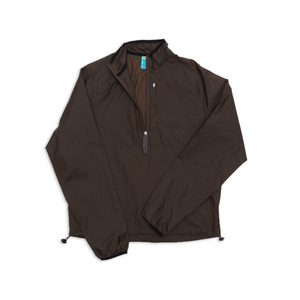 Men's Lightweight (50g/m2) running anorak in Wren Brown, made in 100% GRS Recycled polyester. Water repellent, packable and with full UV protection. Thumb holes on sleeves and “Finish in a Good Place” patch on the zip.