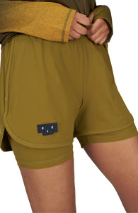 Women's running shorts in Gold Olive, featuring an inner lining and side vents. The 3-inch Flow Shorts offer a soft stretch and are made from ECONYL®. Podium Logo on the front and a reflective "Finish in a Good Place" slogan on the back. Includes one pocket in the inner lining and a hidden pocket at the back. Also available in a 5-inch length.