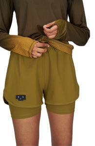 Women's running shorts in Gold Olive, featuring an inner lining and side vents. The 3-inch Flow Shorts offer a soft stretch and are made from ECONYL®. Podium Logo on the front and a reflective "Finish in a Good Place" slogan on the back. Includes one pocket in the inner lining and a hidden pocket at the back. Also available in a 5-inch length.