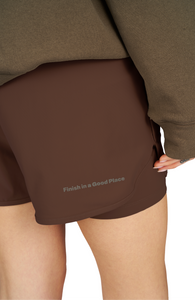 Running shorts in Red Brown, featuring an inner lining and side vents. The 3-inch Flow Shorts offer a soft stretch and are made from ECONYL®. Podium Logo on the front and a reflective "Finish in a Good Place" slogan on the back. Includes one pocket in the inner lining and a hidden pocket at the back. Also available in a 5-inch length.