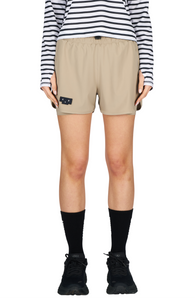 Women's running shorts in Warm Sand, featuring an inner lining and side vents. The 3-inch Flow Shorts offer a soft stretch and are made from ECONYL®. Podium Logo on the front and a reflective "Finish in a Good Place" slogan on the back. Includes one pocket in the inner lining and a hidden pocket at the back. Also available in a 5-inch length.