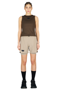 Women's running tank top in Wren Brown with UNNA Podium Logo on the chest. Made in ribbed GRS Recycled Polyester.