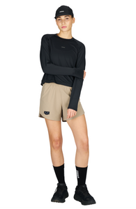 Women's running shorts in Warm Sand with a soft stretch and side vents. Podium Logo in the front and reflective "Finish in a Good Place" slogan on the back. Two smart hidden pockets on the inside to keep your phone and keys/headphones in place. Made in Econyl.