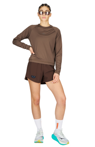 Women's running shorts in Red Brown with a soft stretch and side vents. Podium Logo in the front and reflective "Finish in a Good Place" slogan on the back. Two smart hidden pockets on the inside to keep your phone and keys/headphones in place. Made in Econyl.