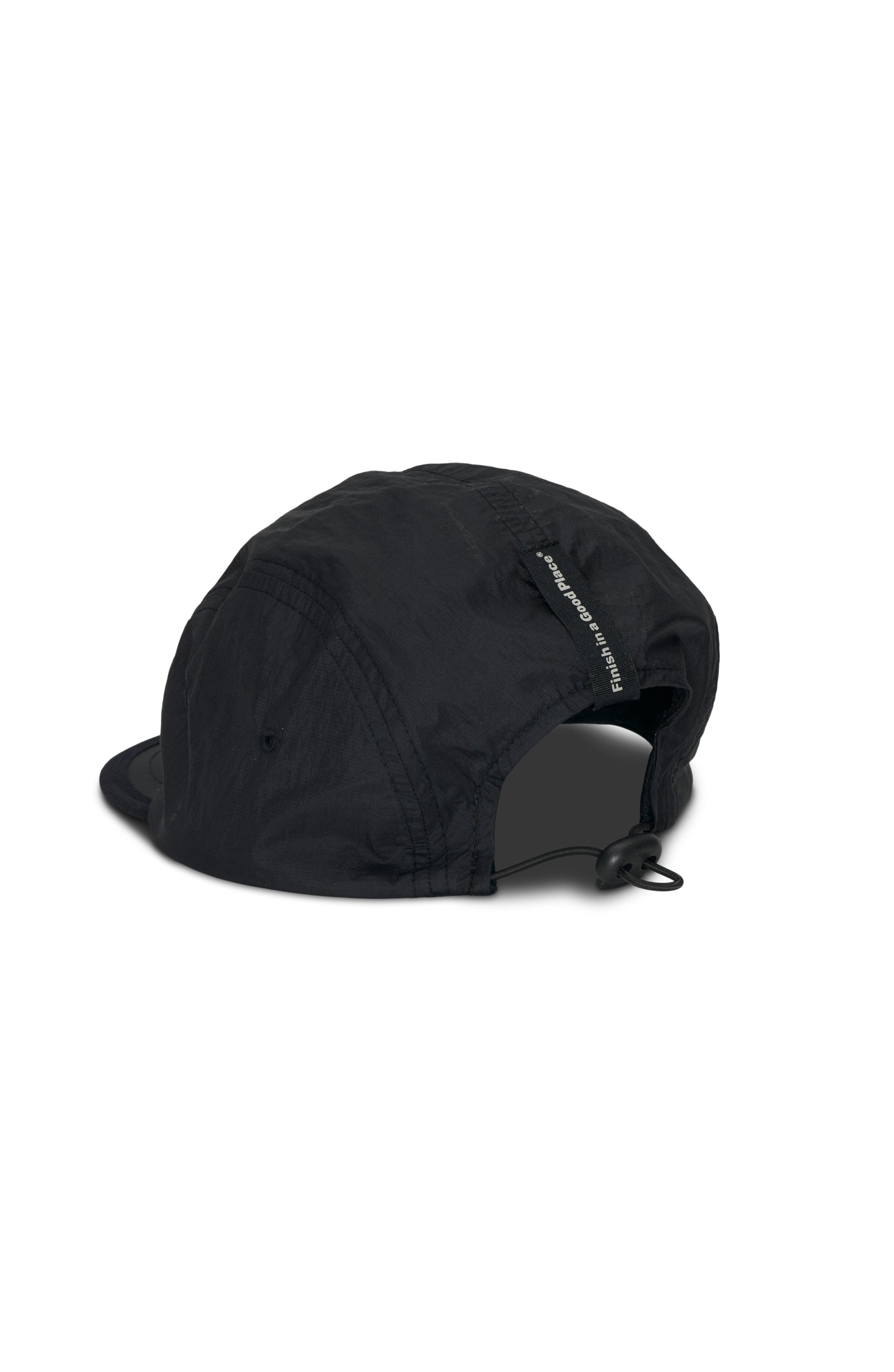 Unisex running cap in Black. Made in a lightweight (50g/m2) GRS Recycled Polyester. Water repellent, PFC free and adjustable strap. UNNA logo in front and black 