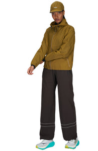 Women's ultra-lightweight running jacket (55g/m²) in Gold Olive. It features an adjustable hood, two side pockets, a back pocket, and side vents for enhanced ventilation. It is equipped with adjustable straps at the hem for a customizable fit. Made from 100% recycled nylon, it offers protection against wind and light rain. Additionally, it is packable, PFC-free, and features a reflective UNNA logo on the back, along with a UNNA patch on the zipper