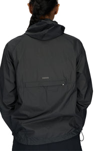 Women's ultra-lightweight running jacket (55g/m²) in Black. It features an adjustable hood, two side pockets, a back pocket, and side vents for enhanced ventilation. It is equipped with adjustable straps at the hem for a customizable fit. Made from 100% recycled nylon, it offers protection against wind and light rain. Additionally, it is packable, PFC-free, and features a reflective UNNA logo on the back, along with a UNNA patch on the zipper