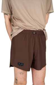 Men's running shorts in Red Brown with a soft stretch and side vents. Podium Logo in the front and reflective "Finish in a Good Place" slogan on the back. Two smart hidden pockets on the inside to keep your phone and keys/headphones in place. Made in Econyl.