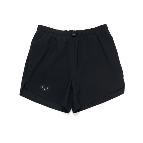 Men's running shorts in Black with a soft stretch and side vents. Podium Logo in the front and reflective "Finish in a Good Place" slogan on the back. Two smart hidden pockets on the inside to keep your phone and keys/headphones in place. Made in Econyl.