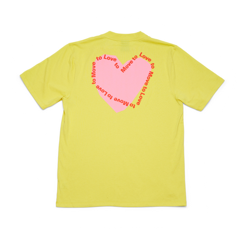 Men's t-shirt in ‌Jell-O Yellow with a regular fit and brushed finish. Heart print on the back with the text 'Move to Love'. Made in an Organic Cotton & Recycled Polyester blend with Odeur-free tech. 