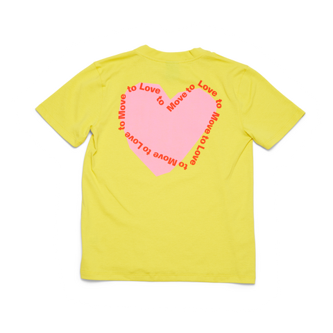 Women's t-shirt in ‌Jell-O Yellow with a regular fit and brushed finish. Heart print on the back with the text 'Move to Love'. Made in an Organic Cotton & Recycled Polyester blend with Odeur-free tech.